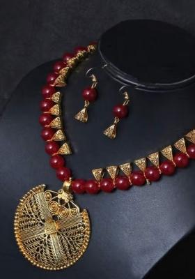Red Beads Jaali Pendant Necklace For Women