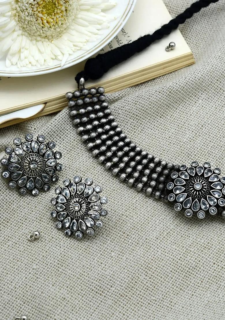 Silver Choker Necklace With White Flower Kundan Design For Women
