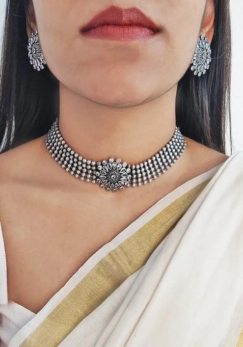 Silver Choker Necklace With White Flower Kundan Design For Women