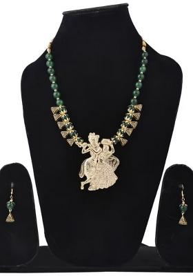 Green And Triangle Beads Radha Krishna Pendant Necklace For Women