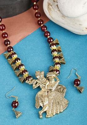 Maroon Triangle Beads Radha Krishna Pendant Necklace For Women