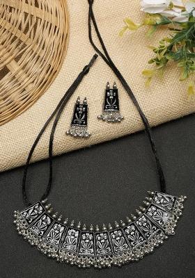 Black Square Tassel Choker Necklace For Women With Bold Centerpiece And Stylish Tassel Accents