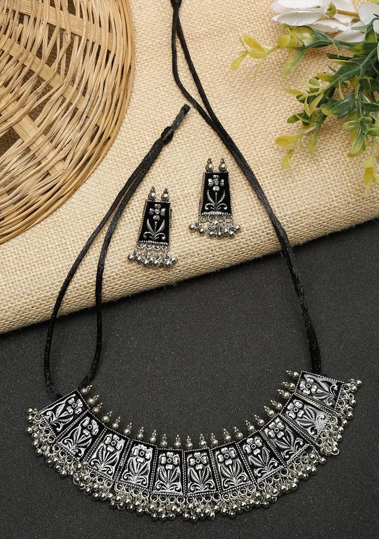 Black Square Tassel Choker Necklace For Women With Bold Centerpiece And Stylish Tassel Accents