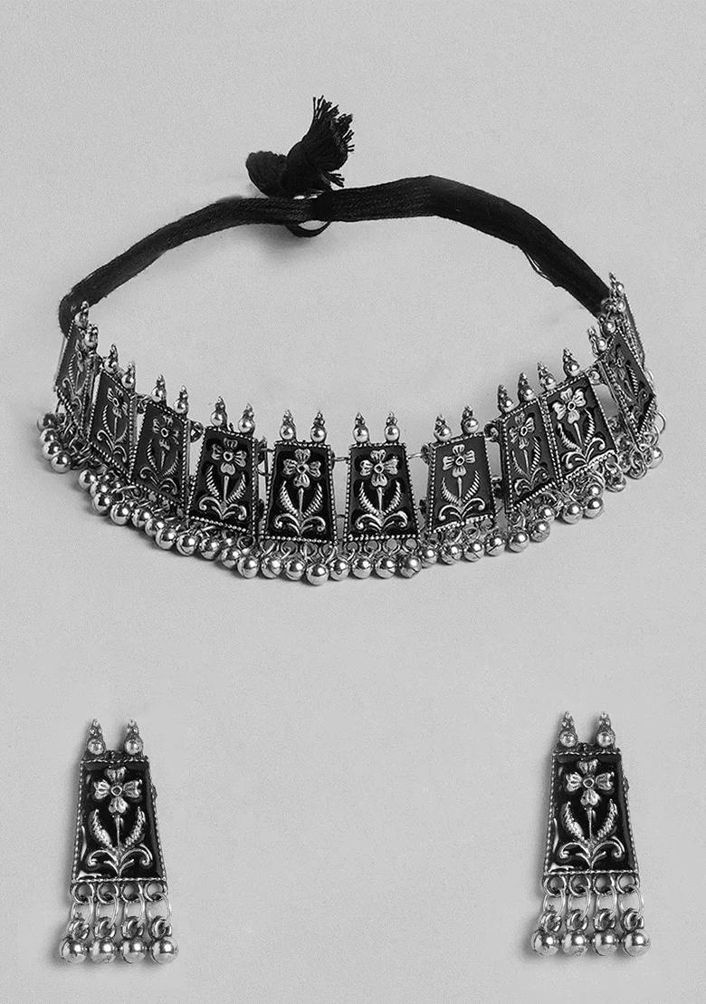 Black Square Tassel Choker Necklace For Women With Bold Centerpiece And Stylish Tassel Accents