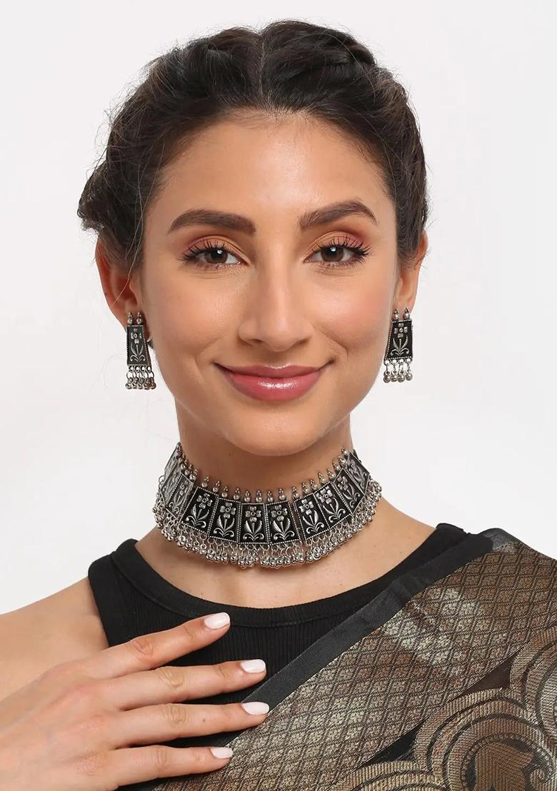 Black Square Tassel Choker Necklace For Women With Bold Centerpiece And Stylish Tassel Accents