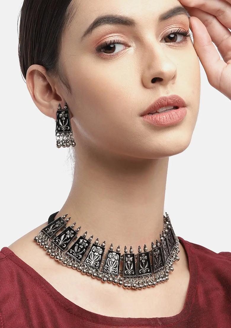 Black Square Tassel Choker Necklace For Women With Bold Centerpiece And Stylish Tassel Accents