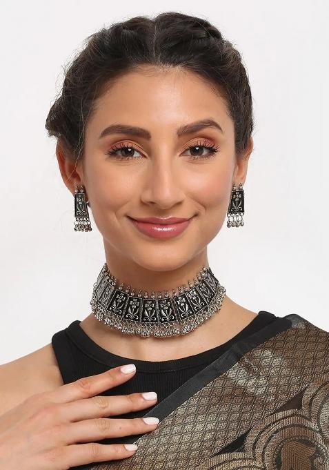 Black Square Tassel Choker Necklace For Women With Bold Centerpiece And Stylish Tassel Accents