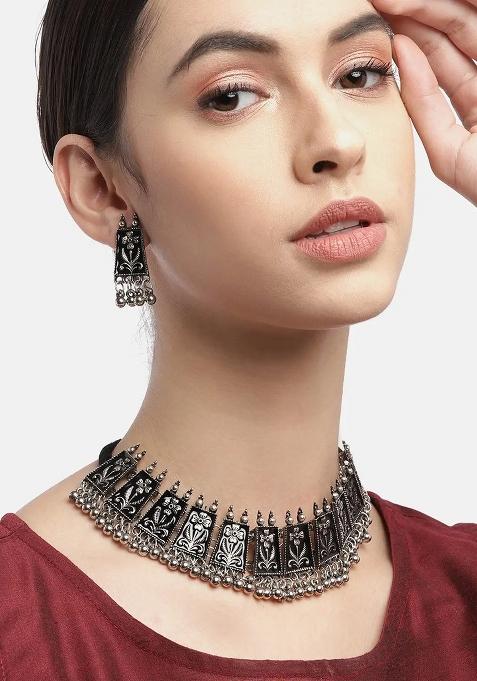 Black Square Tassel Choker Necklace For Women With Bold Centerpiece And Stylish Tassel Accents