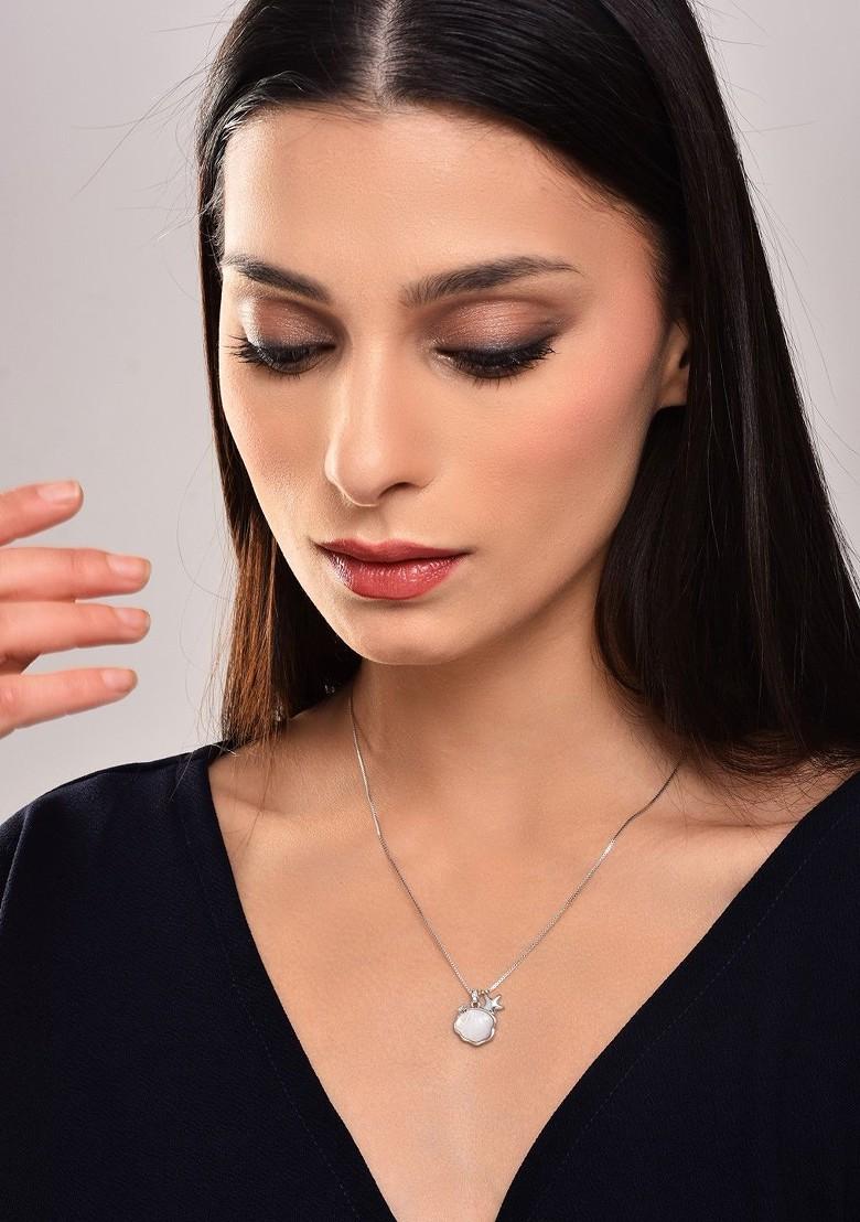 Rhodium Plated Pendant With Chain