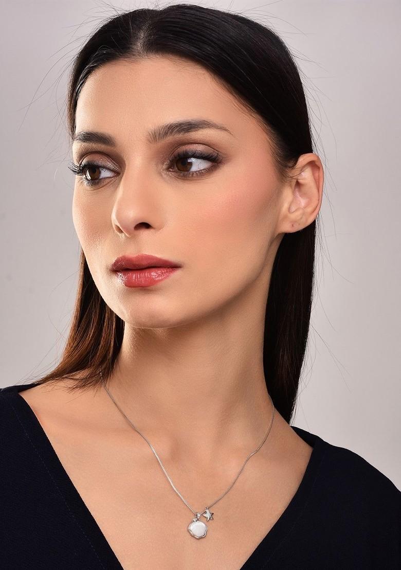 Rhodium Plated Pendant With Chain