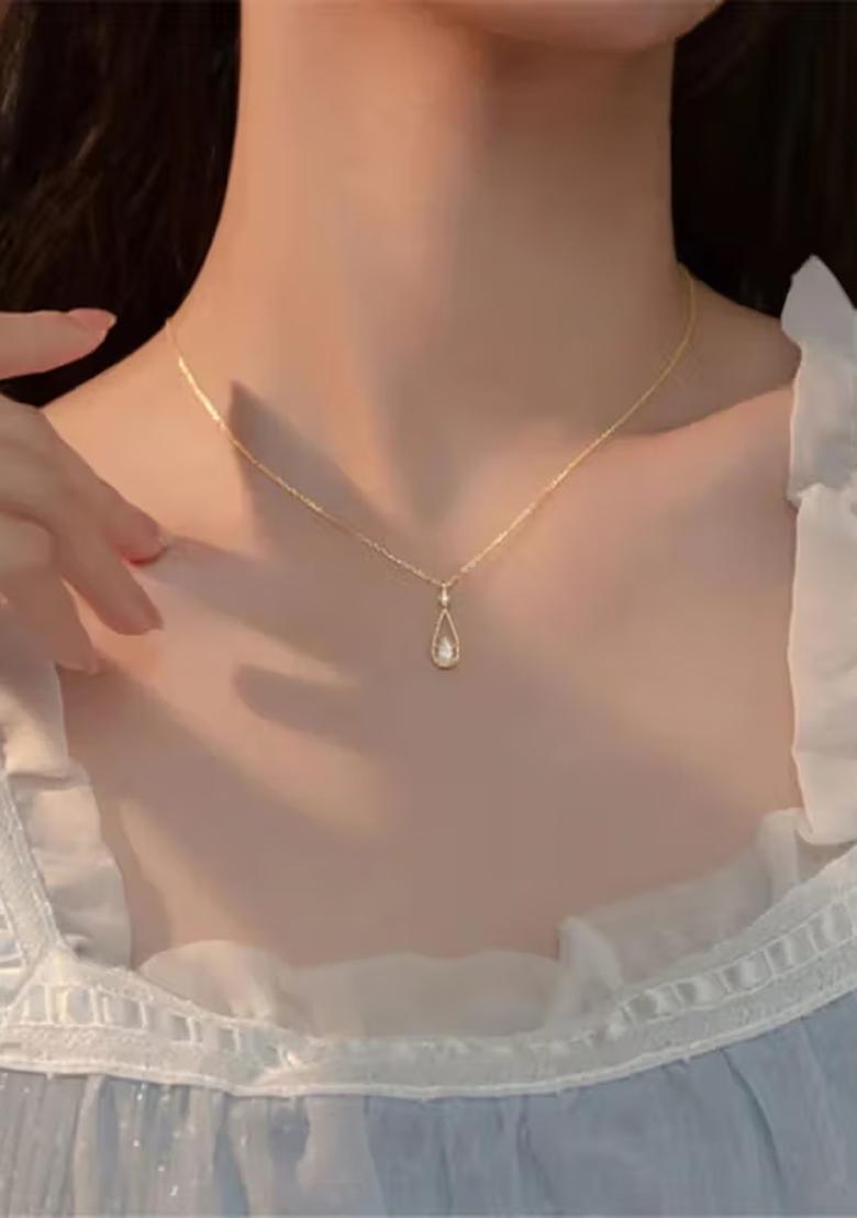 Gold Elegant Drop Pendant Chain For Women