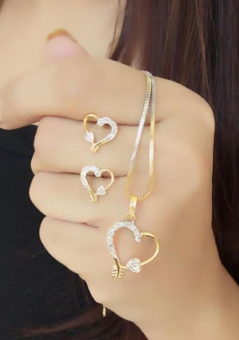 Gold Hearts Design Pendant Chain For Women