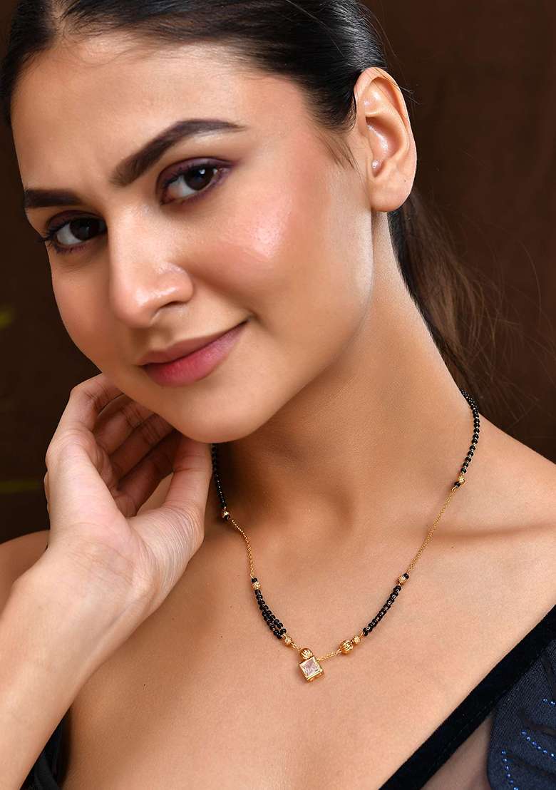 Traditional Black Beaded Mangalsutra With Geometric Stone Pendant

 - Indya