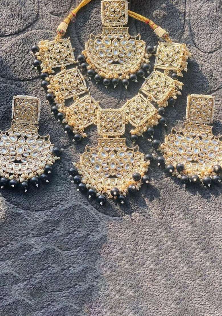 Gold Plated Black Beads Kundan Necklace Set With Maang Tikka - Indya