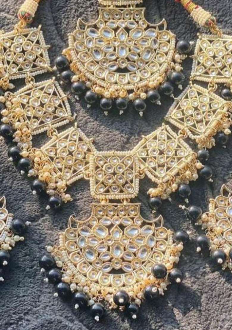 Gold Plated Black Beads Kundan Necklace Set With Maang Tikka - Indya