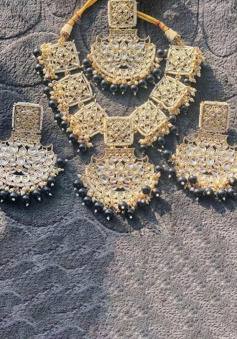 Gold Plated Black Beads Kundan Necklace Set With Maang Tikka