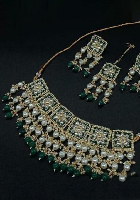 Green Meenakari Kundan Necklace Set With Maang Tikka