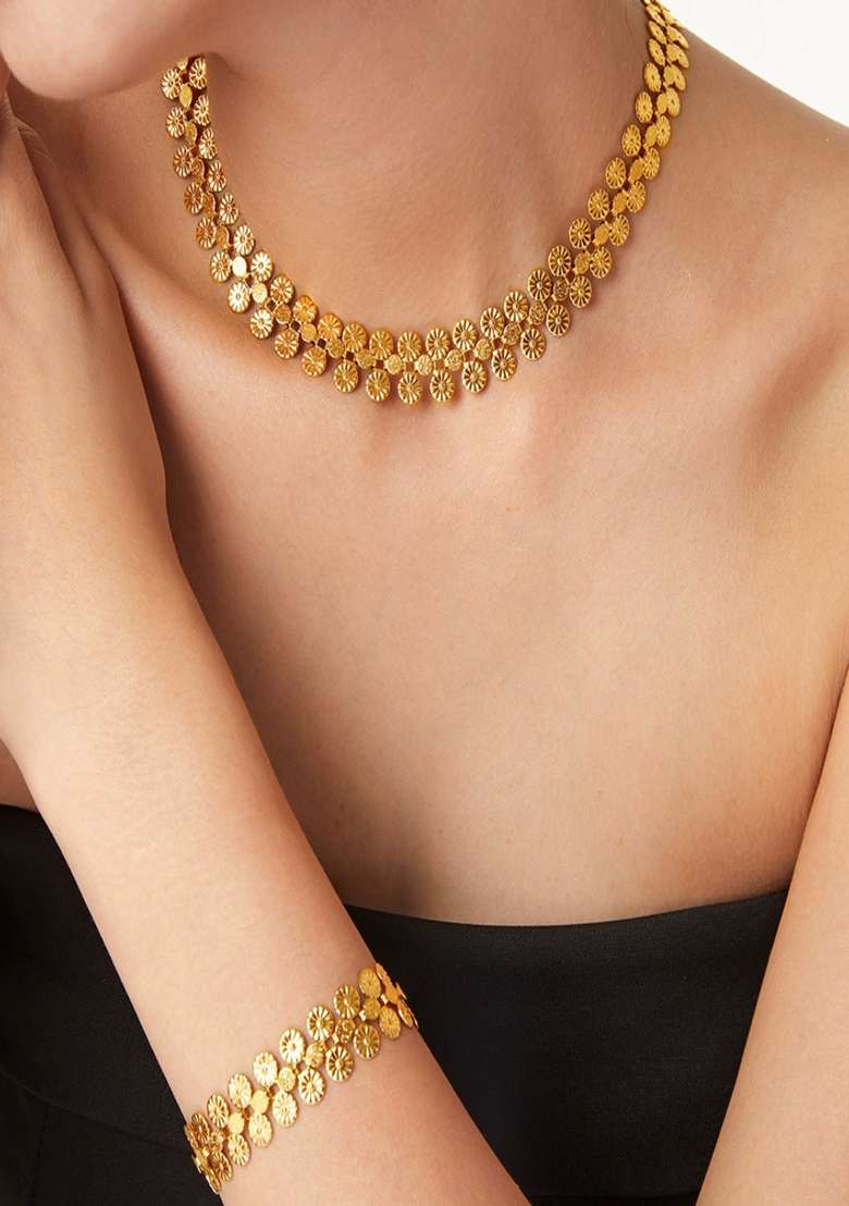 18K Gold Plated Waterproof Anti Tarnish Bold Floral Chain Necklace - Indya