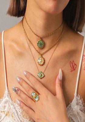 18K Gold Plated Waterproof Anti-Tarnish Green Crushed Shell Oval Pendant