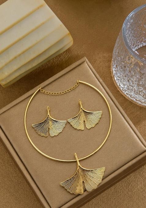 Gold Alloy Necklace Set