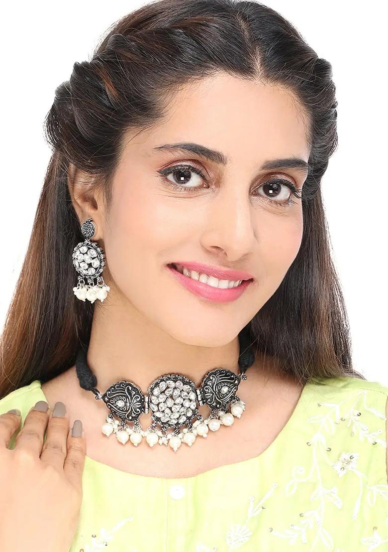 White Stone Regal Style Choker Set