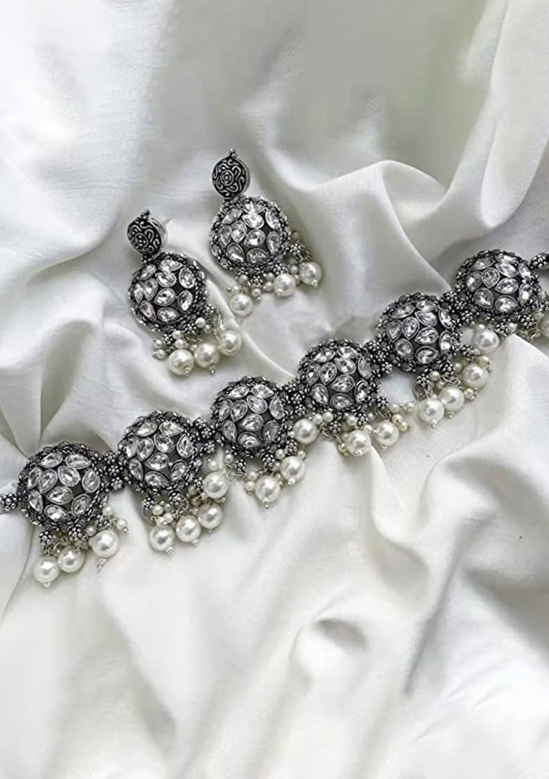 White Stone 6 Round Choker Set