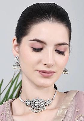 White Stone Oval Pendant Choker