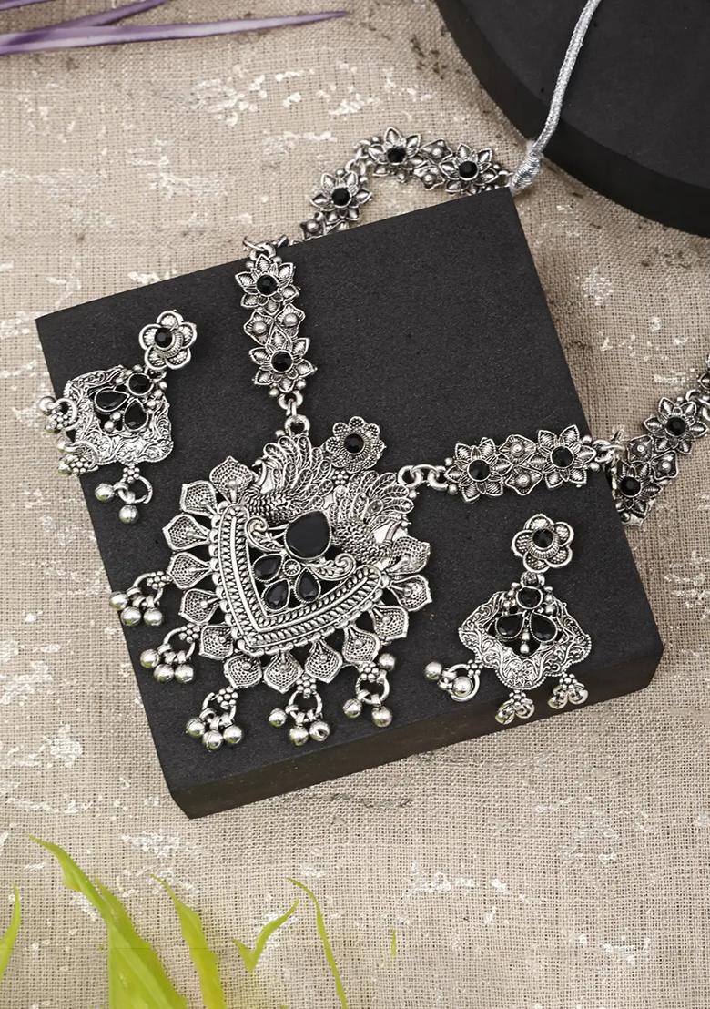 Black V Long And Leaf Choker Combo