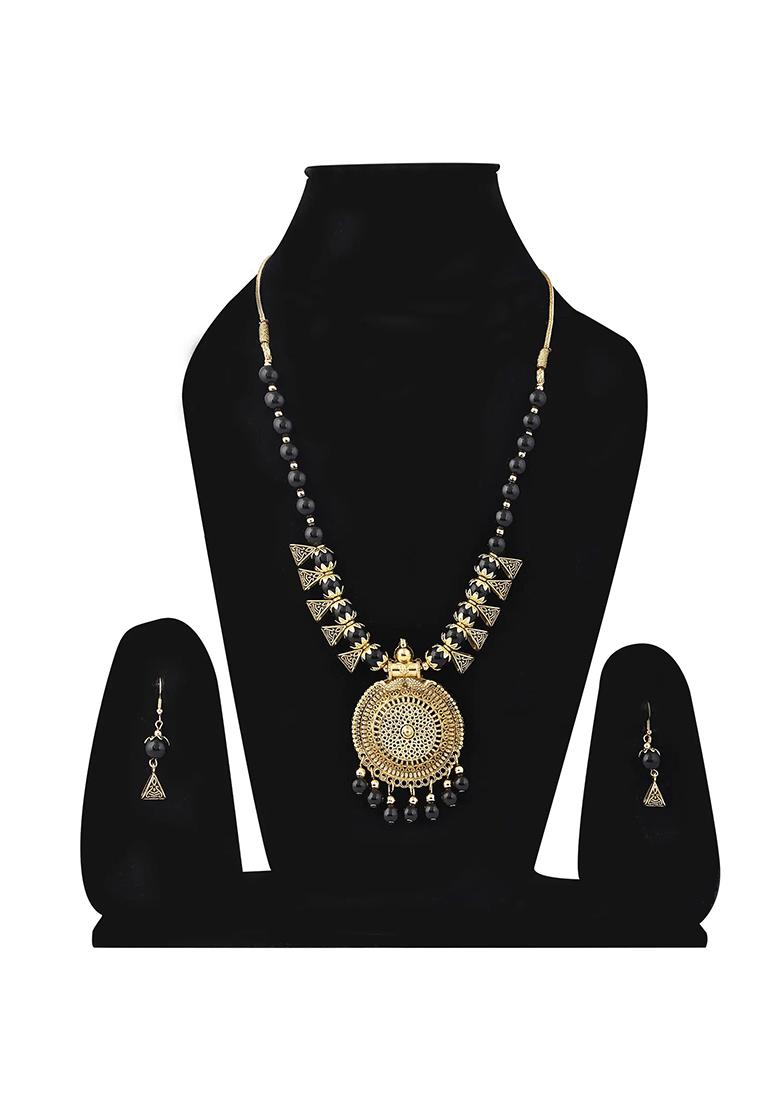 Black And Triangle Beads Round Pendant Necklace Set