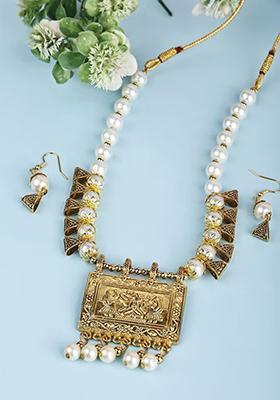 Creame And Golden Triangle Beads Rectangle Pendant Necklace Set