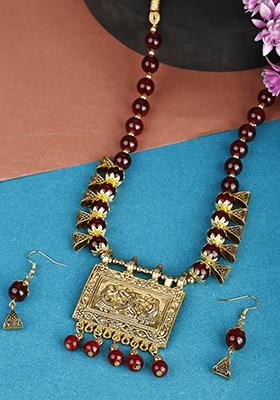 Maroon And Triangle Beads Rectangle Pendant Necklace Set