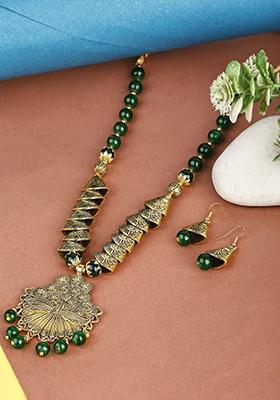 Green And Golden Samosa Dancing Peacock Pendant Necklace Set
