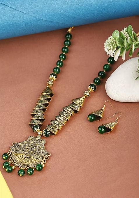 Green And Golden Samosa Dancing Peacock Pendant Necklace Set