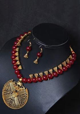 Maroon And Triangle Beads Jaali Pendant Necklace Set