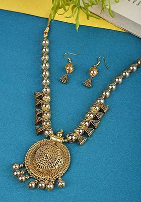 Gold And Triangle Beads Round Pendant Necklace Set