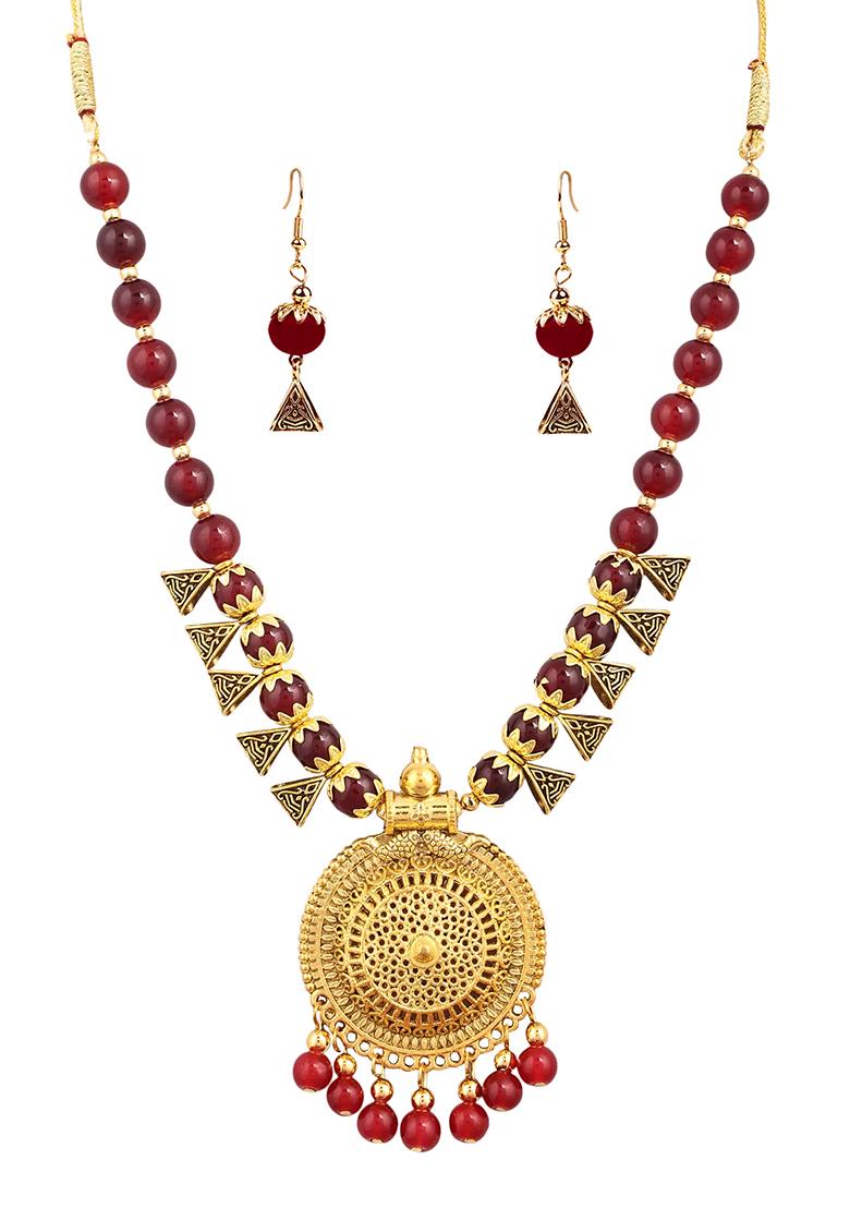 Maroon And Triangle Beads Round Pendant Necklace Set