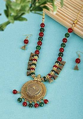 Maroon Green And Triangle Beads Round Pendant Necklace Set