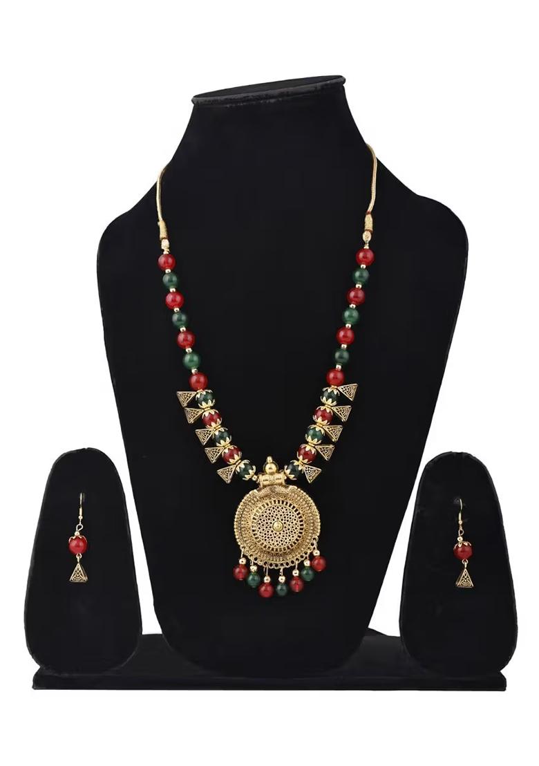 Maroon Green And Triangle Beads Round Pendant Necklace Set