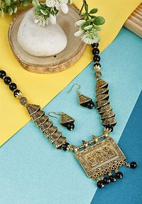 Black Samosa Beads Rectangle Pendant Necklace Set