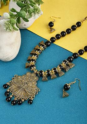 Black Triangle Beads Dancing Peacock Pendant Necklace Set