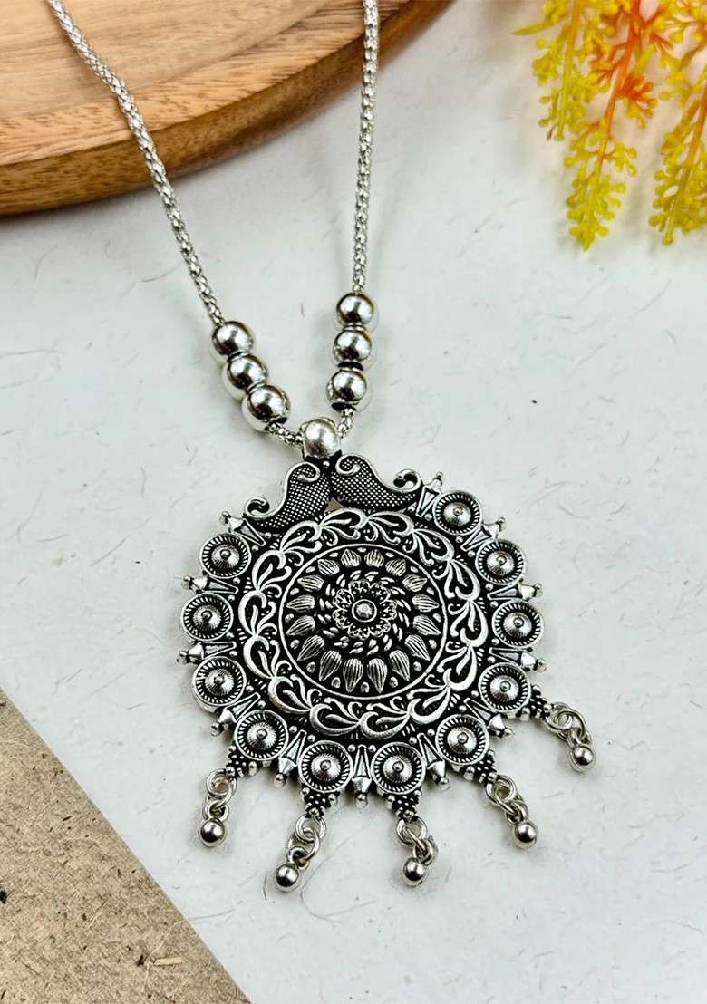 Silver Plated Oxidized Chain Pendent - Indya