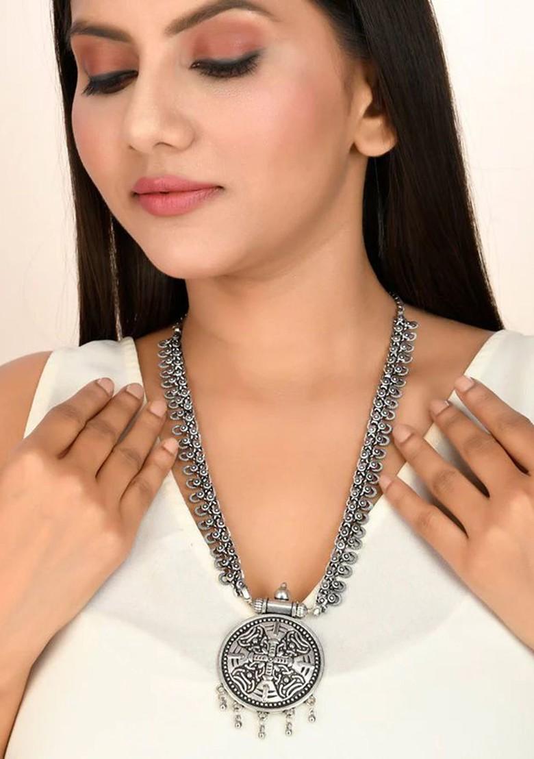 Silver Plated Oxidised Circular Pendant With Chain