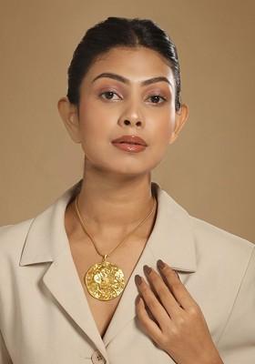 18K Gold Plated Pearl Embellished Minimal Chain Textured Floral Pendant Necklace