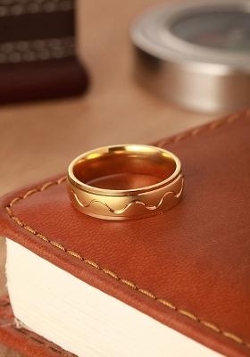 Men Gold Plated Textured Finger Ring