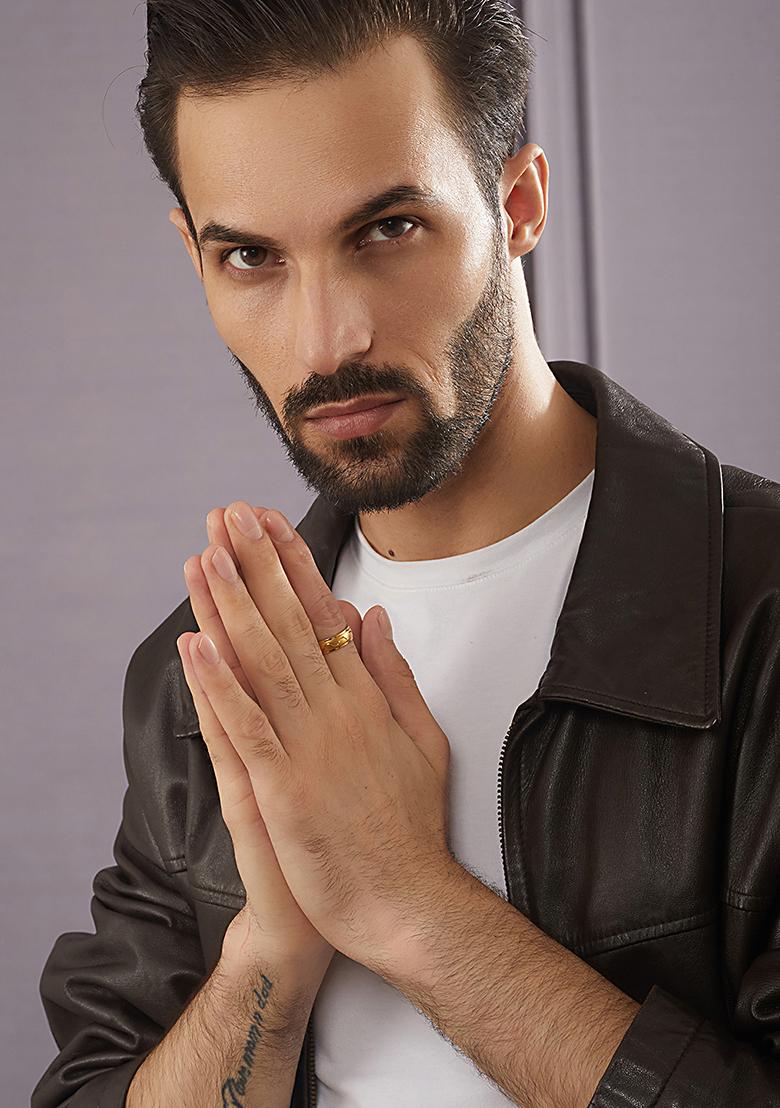 Men Gold Plated Textured Finger Ring