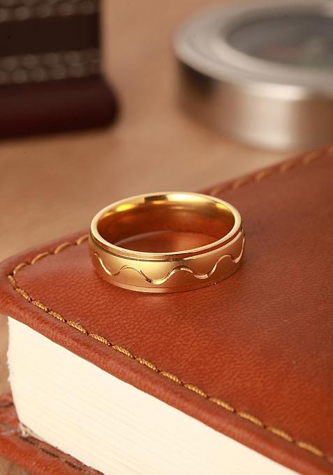 Men Gold Plated Textured Finger Ring