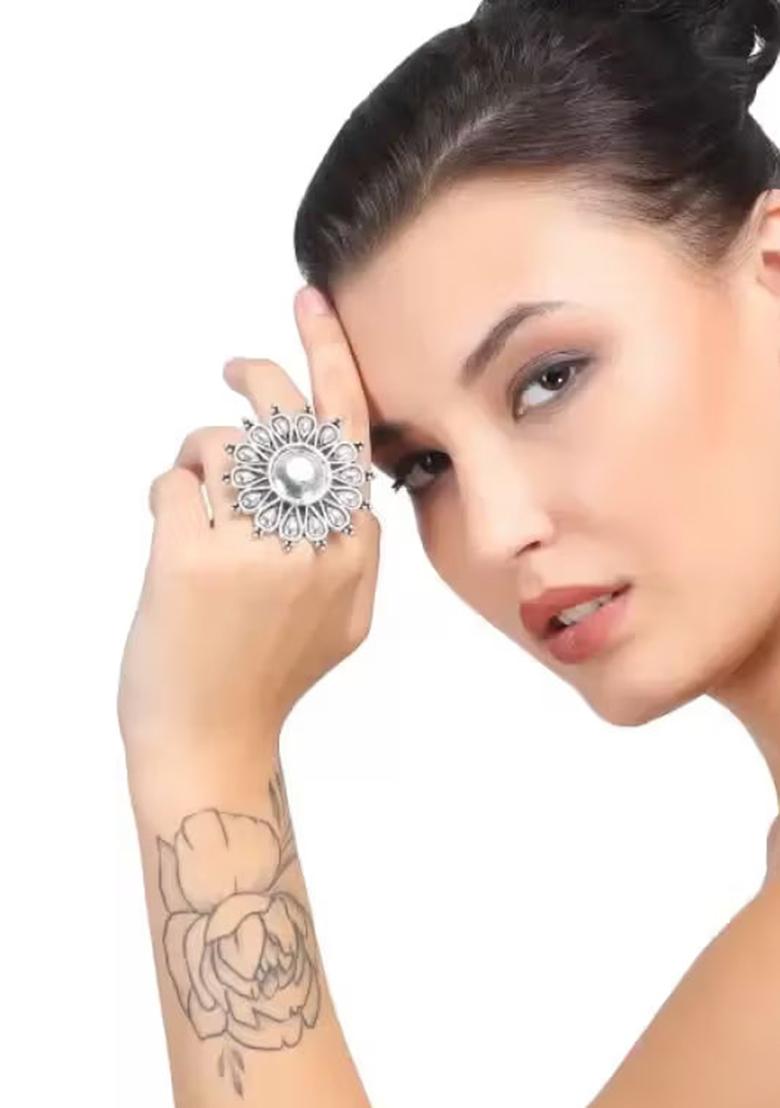 Silver Elegant Silver Floral Ring For Women With Dotted End Design