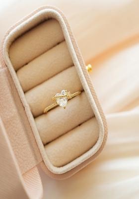 18K Gold Plated Waterproof Anti Tarnish White Zircon Heart Hug Ring