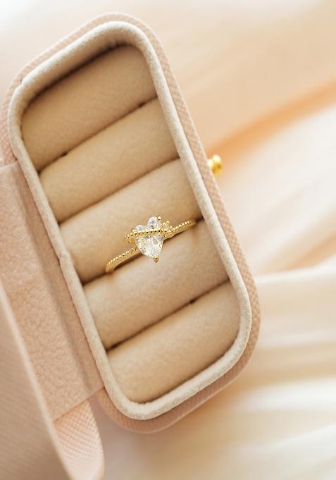 18K Gold Plated Waterproof Anti Tarnish White Zircon Heart Hug Ring