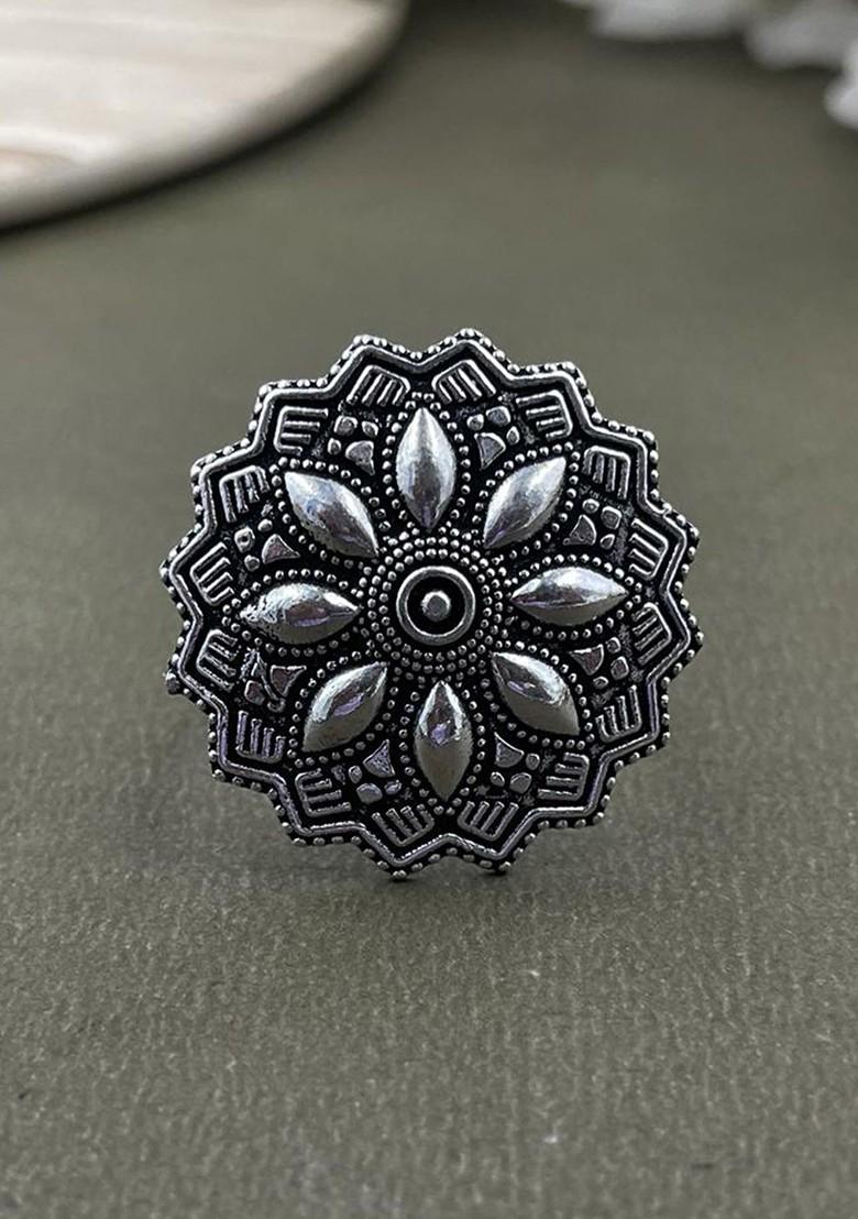 Silver Plated Oxidized Finger Ring